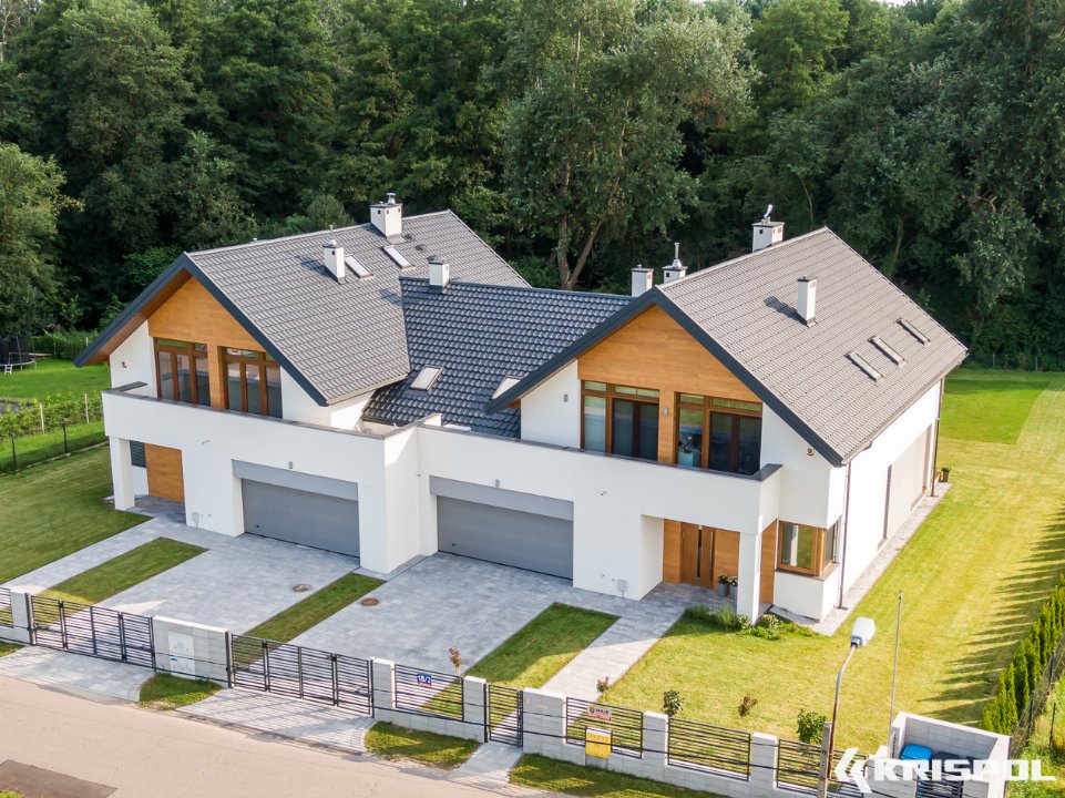 Brama garażowa segmentowa na wąską działkę